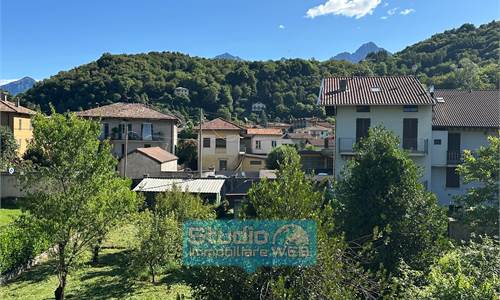 CASA SEMINDIPENDENTE CON TERRENO DI PROPRIETA'