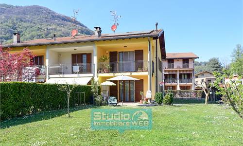 VILLETTA A SCHIERA DI TESTA CON GIARDINO IN CLASSE 